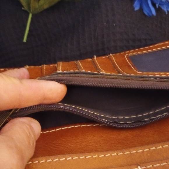 Patricia Nash Tooled Leather Wallet - Picture 5 of 8